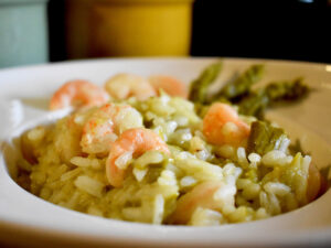 Risotto con gamberetti e asparagi