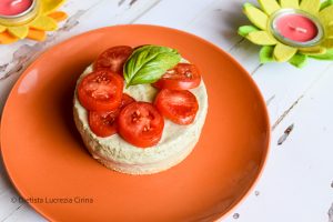 Cheesecake caprese con pesto