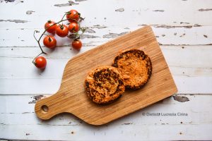 Burger di tofu alla mediterranea