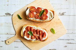 Bruschetta estiva con pomodorini